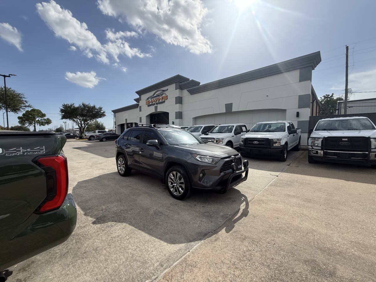 Used 2021 Toyota RAV4 XLE Premium FWD image 44
