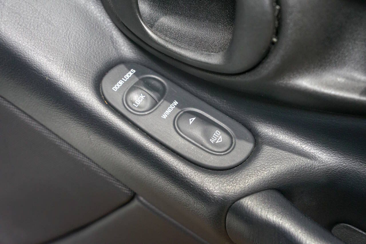 Used 1998 Chevrolet Corvette Coupe RWD image 40