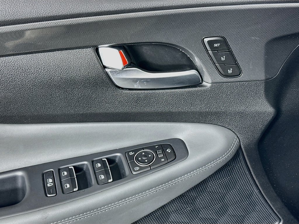 Certified 2023 Hyundai Santa Fe Limited FWD image 18