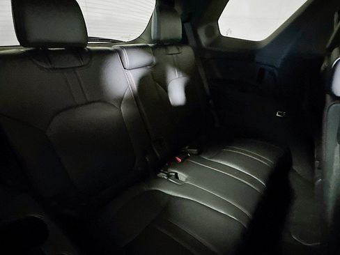 Used 2025 Honda Pilot Black Edition image 28