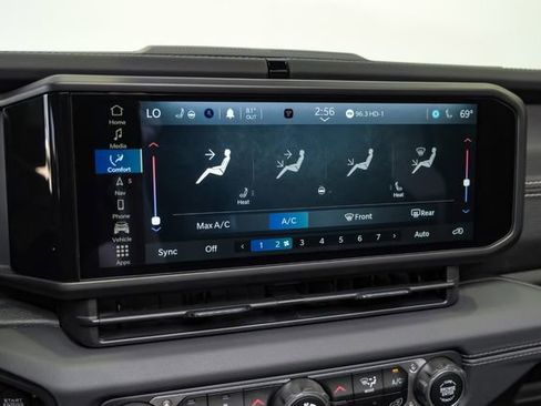 Used 2024 Jeep Wrangler Unlimited Rubicon w/ Technology Group image 85