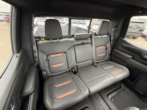 Used 2024 GMC Sierra 1500 AT4 w/ Technology Package AWD/4WD image 40