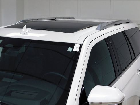 Used 2024 Lincoln Navigator Reserve w/ Equipment Group 201A image 20