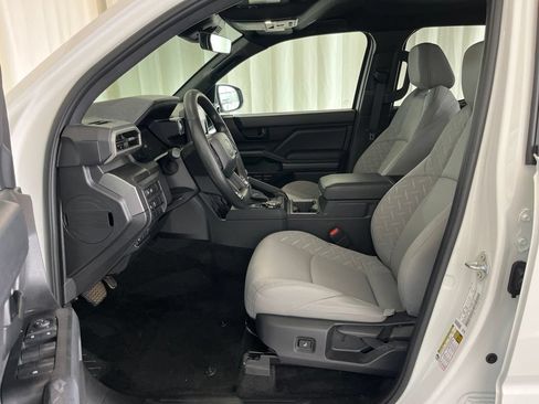 Used 2026 Toyota Tacoma SR5 AWD/4WD image 4