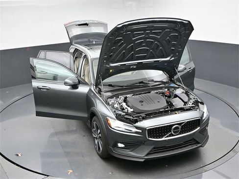 New 2026 Volvo V60 B5 Cross Country Plus w/ Protection Package Premier image 50