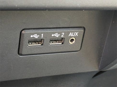 Used 2019 Nissan Titan SV image 20