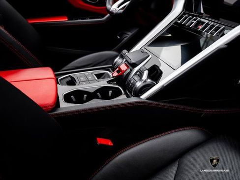 Used 2022 Lamborghini Urus AWD/4WD image 44