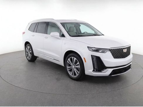 Certified 2024 Cadillac XT6 Premium Luxury w/ Technology Package FWD image 4