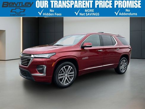 Used 2023 Chevrolet Traverse High Country FWD image 1