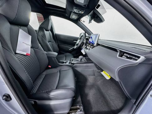 Used 2026 Toyota Corolla Cross AWD Hybrid w/ Convenience Package image 30