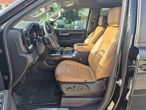 Used 2022 Chevrolet Silverado 1500 RST w/ Z71 Off-Road Package AWD/4WD image 11