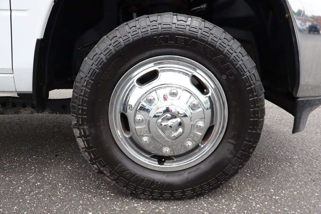 Used 2021 RAM 3500 Tradesman w/ Chrome Appearance Group RWD image 11