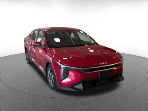 Used 2025 Kia K4 LXS image 3
