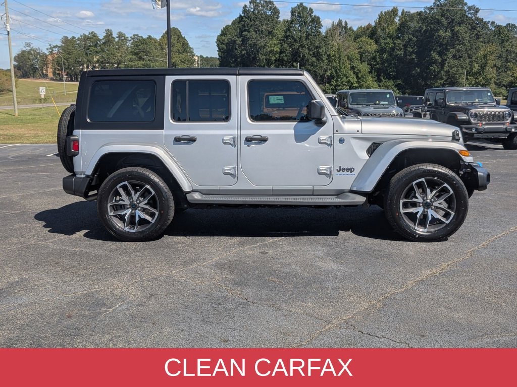 Used 2024 Jeep Wrangler Unlimited AWD/4WD image 3