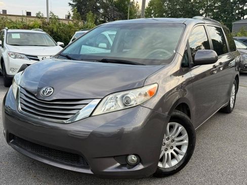 Used 2014 Toyota Sienna XLE FWD image 4