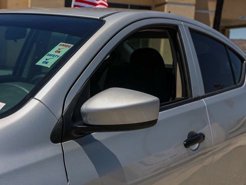 Used 2017 Nissan Versa S Plus FWD image 12