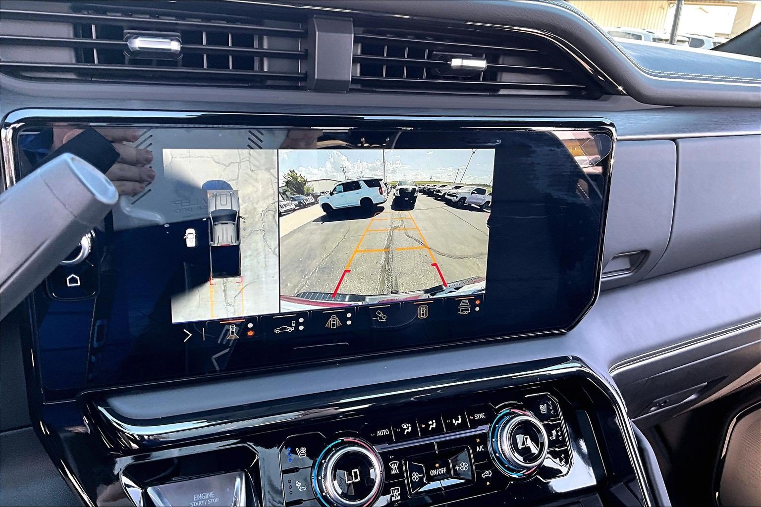 Used 2025 GMC Sierra 2500 AT4X AWD/4WD image 23