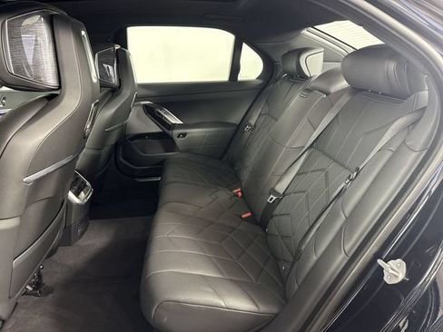 Used 2023 BMW i7 xDrive60 AWD/4WD image 21