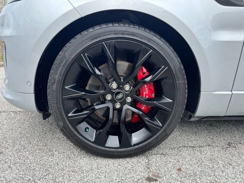 Used 2022 Land Rover Range Rover Sport HST image 3