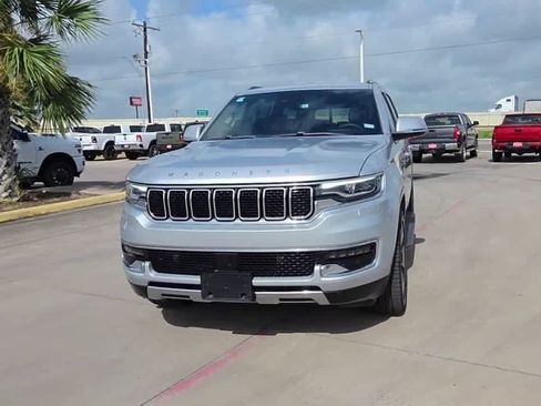 Used 2022 Jeep Wagoneer Series III w/ Flexible Seating Group AWD/4WD image 3