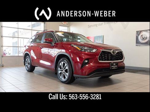 Used 2023 Toyota Highlander XLE image 1