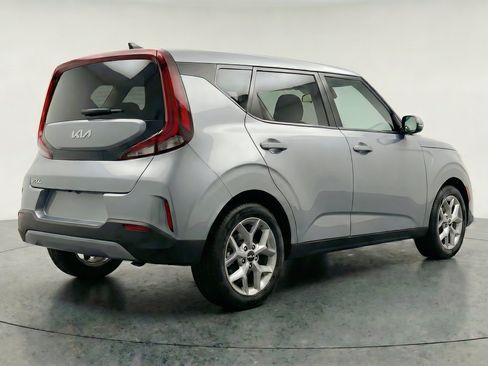 Used 2025 Kia Soul LX w/ LX Technology Package FWD image 11