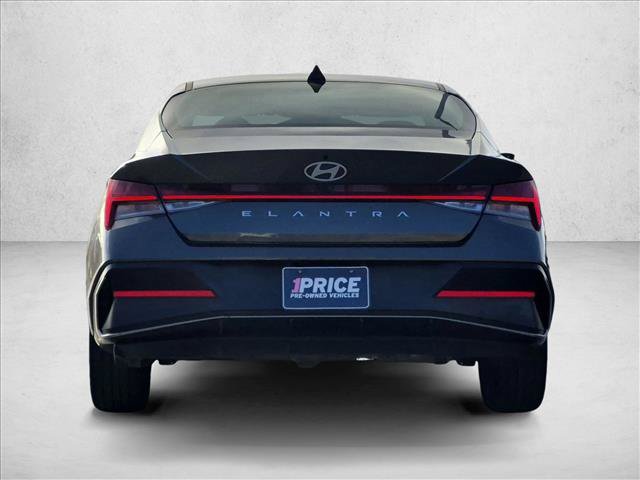 Used 2025 Hyundai Elantra SEL FWD image 7