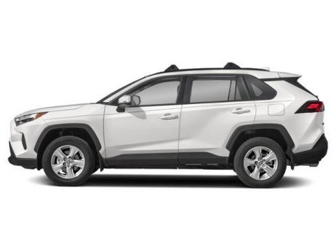 Used 2022 Toyota RAV4 XLE w/ Carpet Mat Package (TMS) FWD image 3