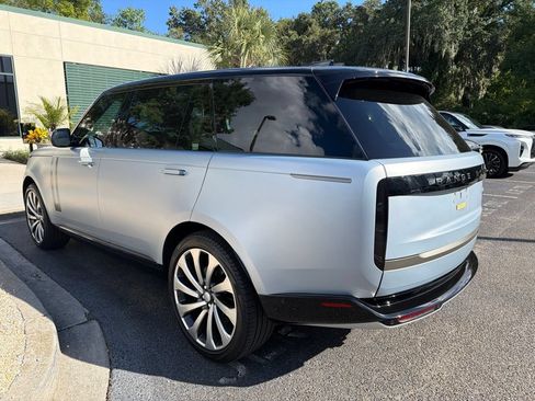 Used 2023 Land Rover Range Rover Long Wheelbase SE AWD/4WD image 3