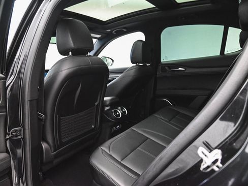 Used 2023 Alfa Romeo Stelvio Ti image 29