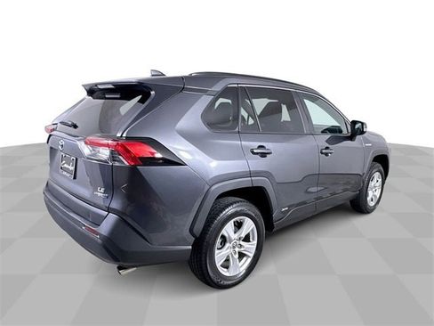 Used 2021 Toyota RAV4 LE image 8
