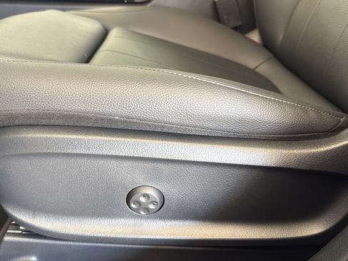 Used 2025 Mercedes-Benz GLA 250 image 12