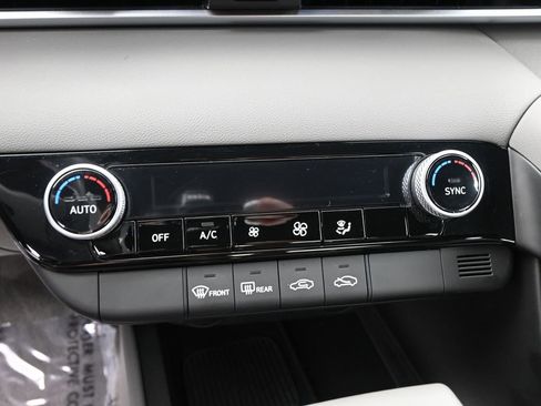 Certified 2025 Hyundai Elantra Sport image 18