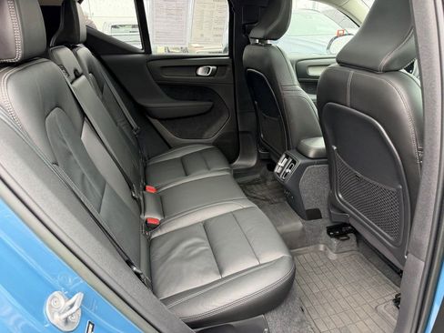 Certified 2023 Volvo XC40 B5 Ultimate w/ Protection Package Premier image 17