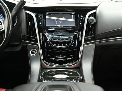 Used 2018 Cadillac Escalade Platinum AWD/4WD image 30