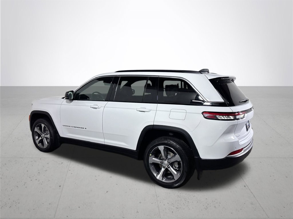 New 2026 Jeep Grand Cherokee Limited w/ Trailer Tow Package AWD/4WD image 8