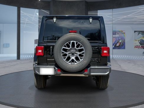 Used 2025 Jeep Wrangler Unlimited Sahara w/ Safety Group AWD/4WD image 6