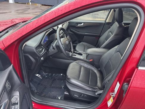 Used 2020 Ford Escape Titanium image 9