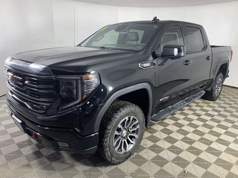 Used 2022 GMC Sierra 1500 AT4 image 2