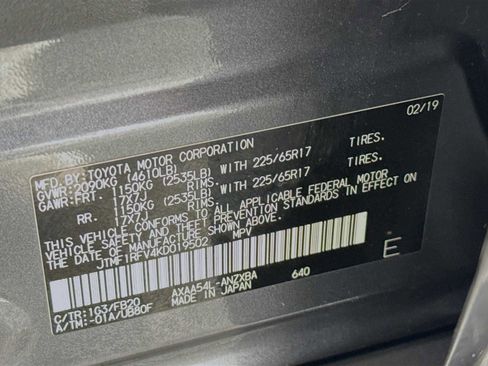 Used 2019 Toyota RAV4 LE w/ Carpet Mat Package image 27