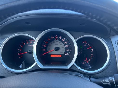 Used 2005 Toyota Tacoma Base image 11