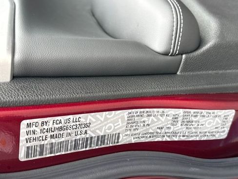 New 2025 Jeep Grand Cherokee Limited w/ Black Appearance Package image 19