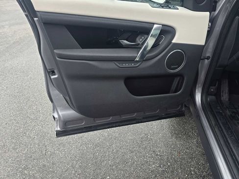 Used 2025 Land Rover Discovery Sport S image 24