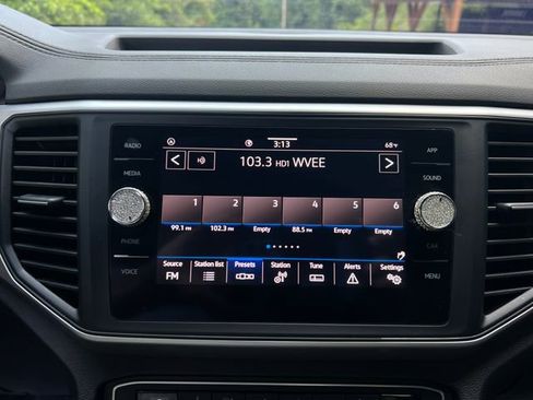 Used 2021 Volkswagen Atlas Cross Sport SE image 25