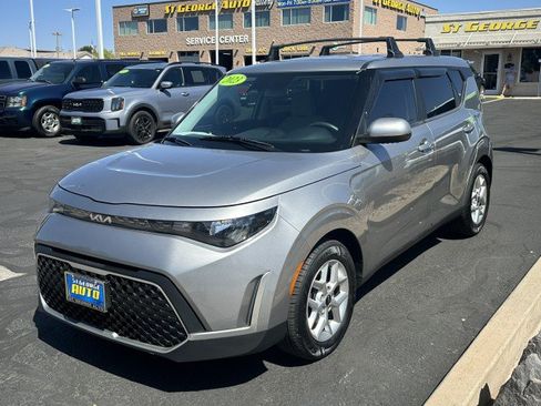 Used 2023 Kia Soul LX w/ LX Technology Package FWD image 7