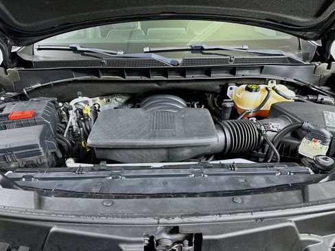 Used 2021 GMC Yukon XL SLT w/ SLT Premium Package image 9