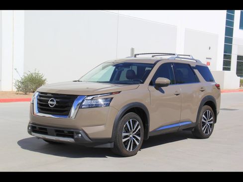 Used 2024 Nissan Pathfinder Platinum FWD image 1