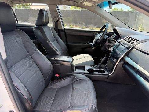 Used 2015 Toyota Camry SE FWD image 18