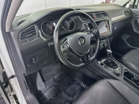 Used 2018 Volkswagen Tiguan SE w/ Panoramic Sunroof Package AWD/4WD image 18
