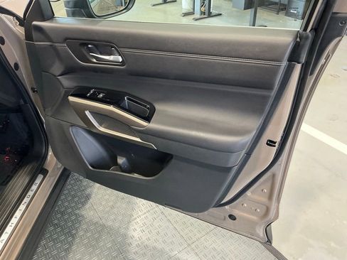 Used 2024 Nissan Pathfinder Platinum AWD/4WD image 39